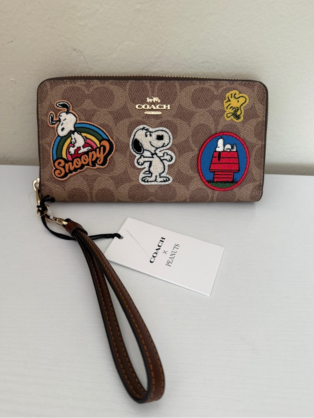 NWT Coach x Peanuts Snoopy Zip Around Wallet Wristlet Signature Canvas Patches